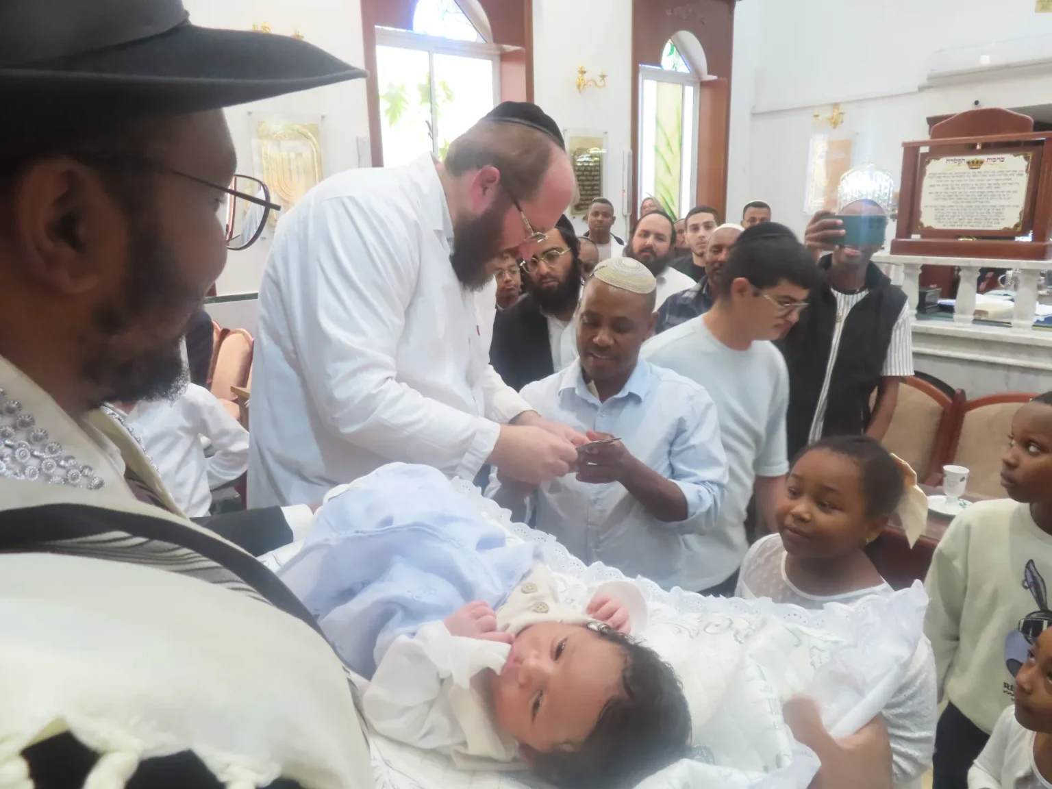 ברית מילה בלוד עם המוהל דב קליין